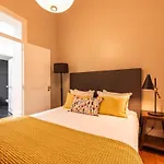 Bica Contemporary Historic 2 Bedroom דירה *