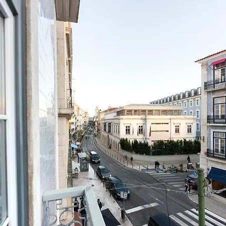 Bica Contemporary Historic 2 Bedroom דירה *