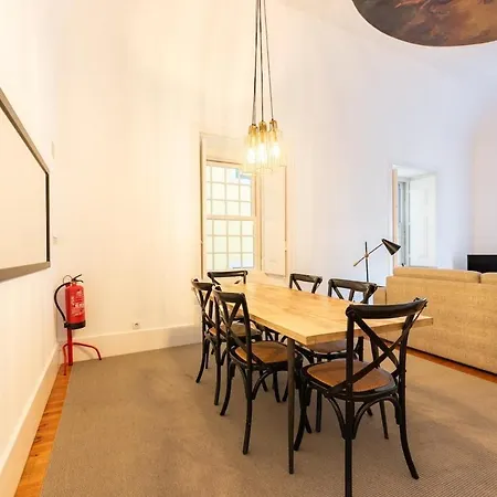 Bica Contemporary Historic 2 Bedroom Apartment