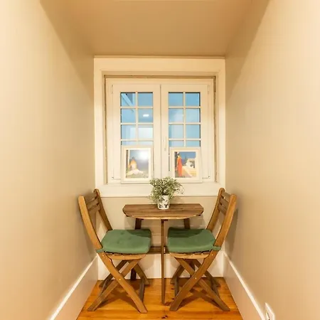 Bica Contemporary Historic 2 Bedroom Lisbon
